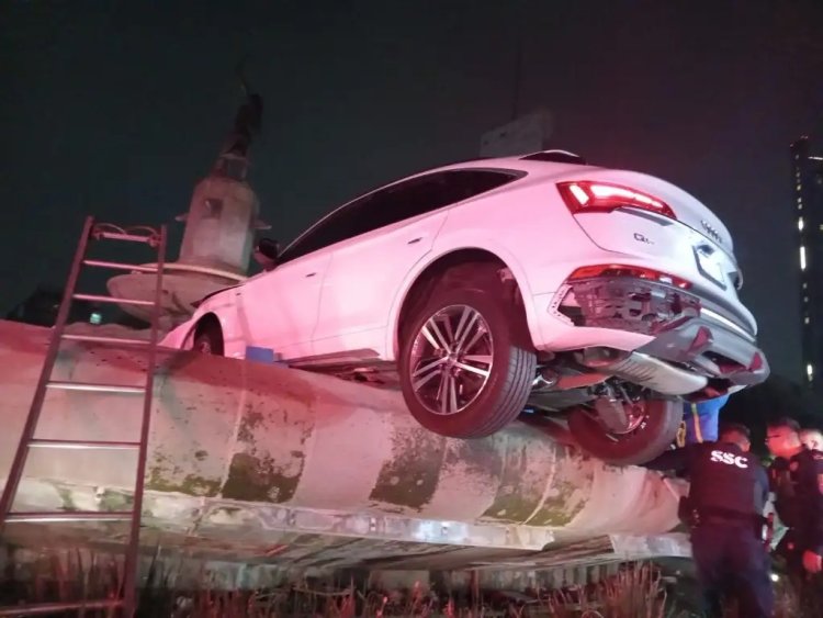 Audi se estrelló contra la fuente de la Diana Cazadora en Reforma, CDMX