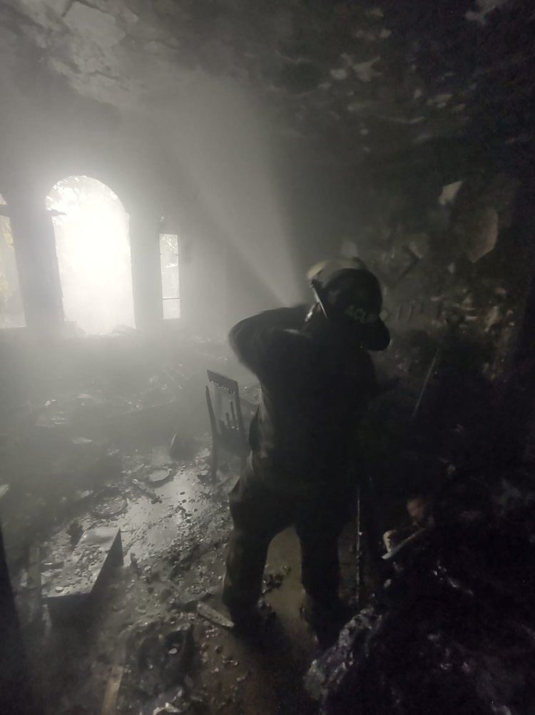 Evacuan edificio por incendio en la colonia Roma, CDMX