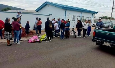 Ahora en Michoacán: motociclista atropella a peregrinos, hay un muerto