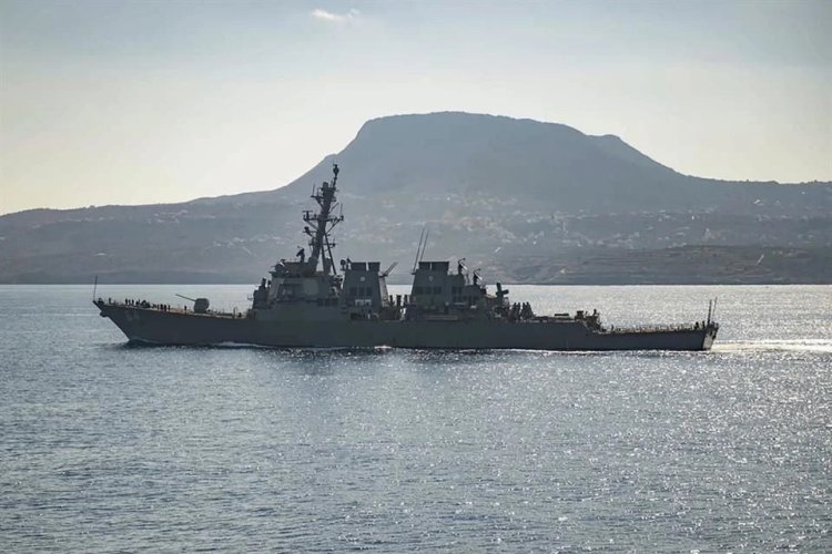 Ataque a buque de guerra de Estados Unidos y otros navíos en el Mar Rojo