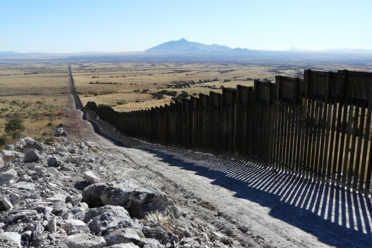 Encuentran explosivos a migrantes en Sonora