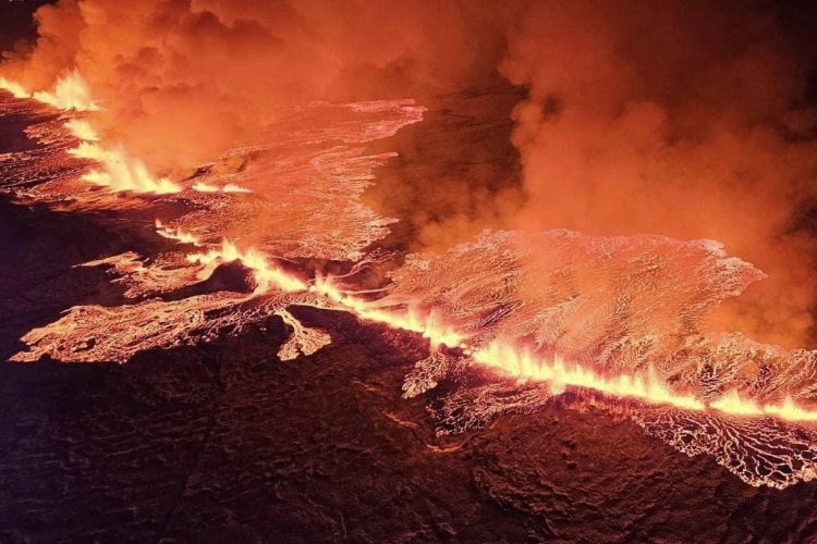 Volcán en Islandia comienza anunciada erupción
