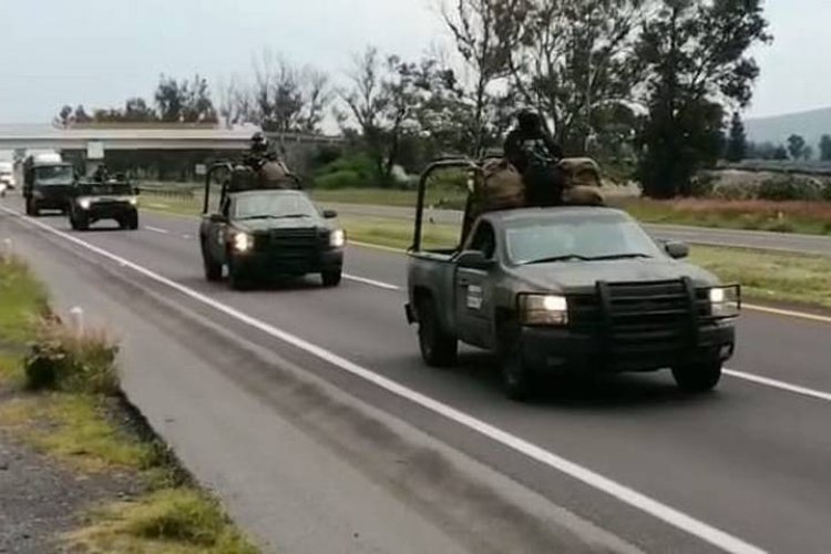 Capturan a 13 presuntos miembros del CJNG en Uruapan, Michoacán