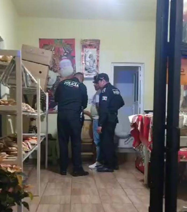Detienen a presunto ladrón que quedó atrapado en una panadería en el EDOMEX