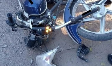 Llanta de tráiler golpea a motociclista que llevaba a su novia embarazada en Torreón, Coahuila