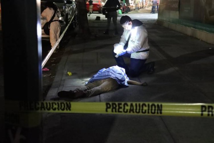 Dos mujeres matan a un hombre y escapan en la colonia Moctezuma, CDMX