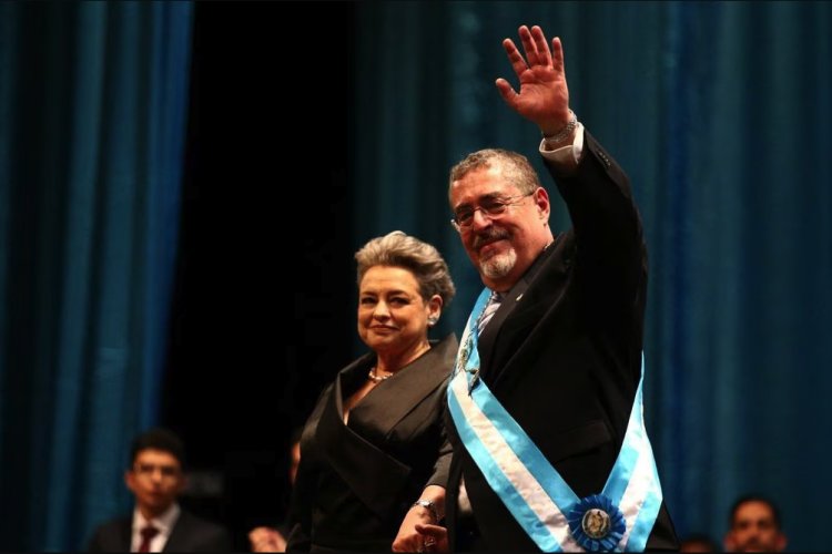 Bernardo Arévalo juró como presidente de Guatemala, tras ocho horas de retraso e incertidumbre