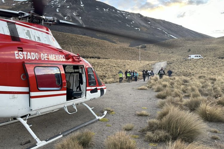 Auxilian y trasladan vía aérea a mujer que cayó en el Nevado de Toluca, EDOMEX