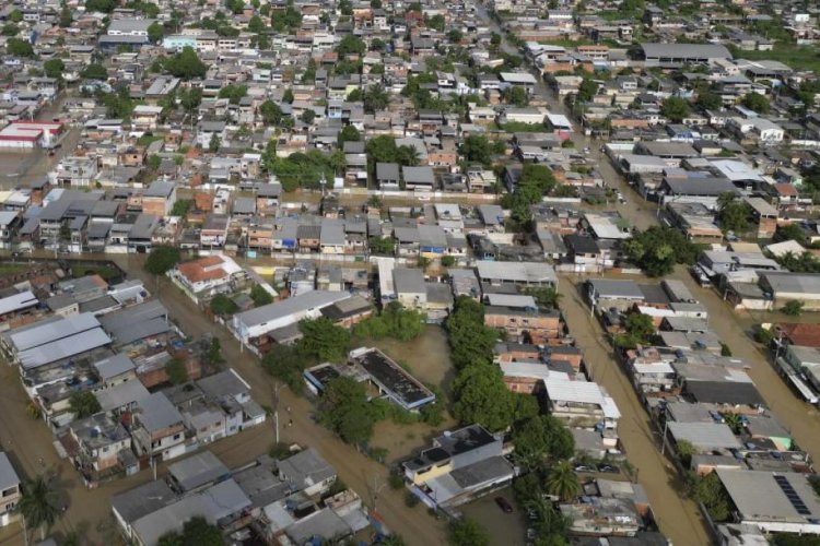 Brasil enfrenta crisis por inundaciones en Río de Janeiro