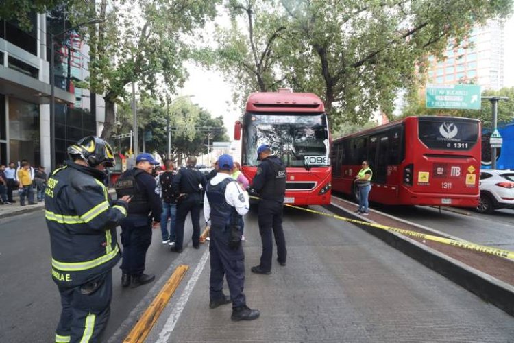 Metrobús atropella a peatón y lo parte a la mitad en Av. Insurgentes, CDMX