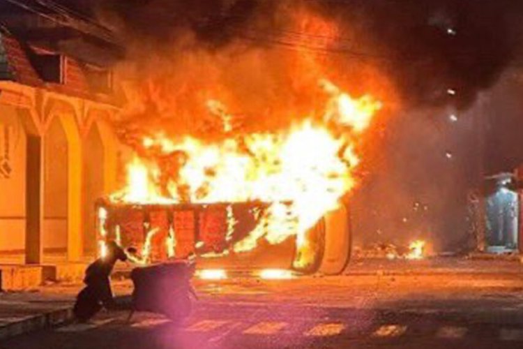 Pobladores de Lerdo de Tejada en Veracruz linchan a policías y queman el Palacio Municipal por asesinar a joven