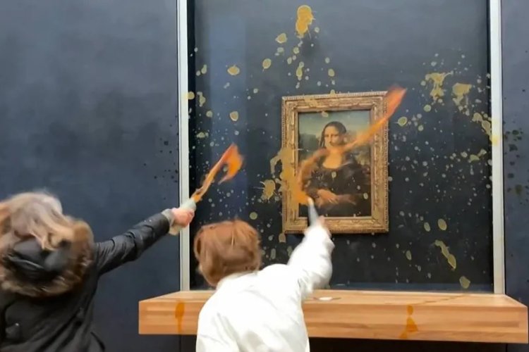 Arrojan sopa contra la Mona Lisa de Da Vinci en el Museo de Louvre, Francia