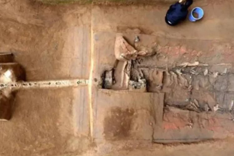 Arqueólogos recobran carruaje que perteneció al primer emperador de China