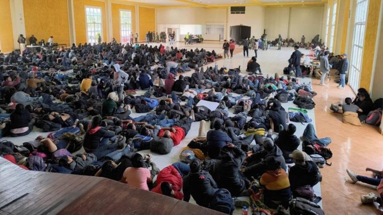 Encuentran a más de 700 migrantes en una bodega en Tlaxcala