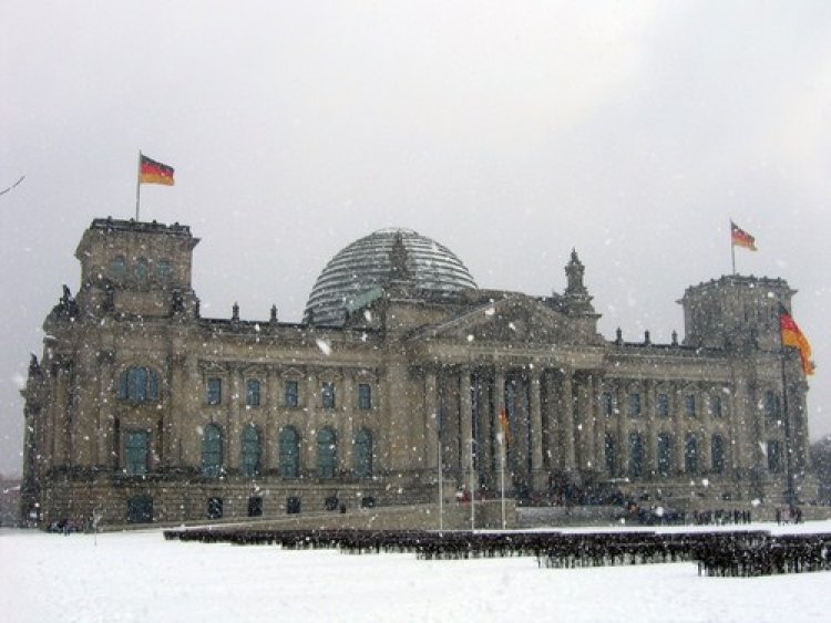 Cancelan más de 600 vuelos en Alemania por bajas temperaturas