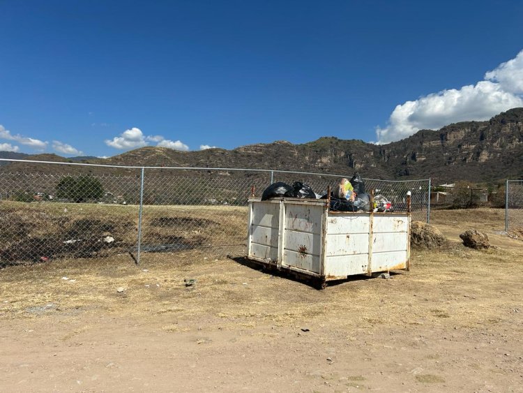 Habitantes de Malinalco frenan a Ayuntamiento; quería apropiarse de un campo de fútbol para presuntamente convertirlo en basurero