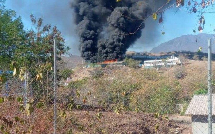 Incendio en cuartel de la Guardia Nacional en Michoacán