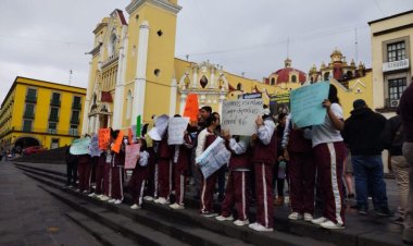 Estudiantes exigen la escrituración del terreno de su escuela, pues no se tiene acceso a obras