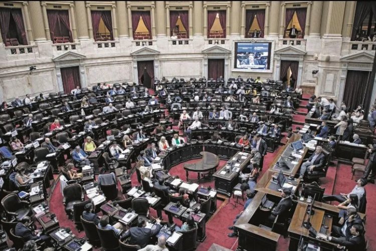 Congreso de Argentina aprueba ‘ley ómnibus’ en lo general