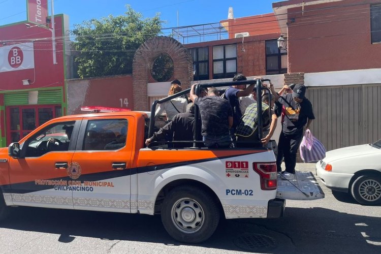 Habilitan patrullas como transporte público en Chilpancingo, Gro, tras suspensión de servicio
