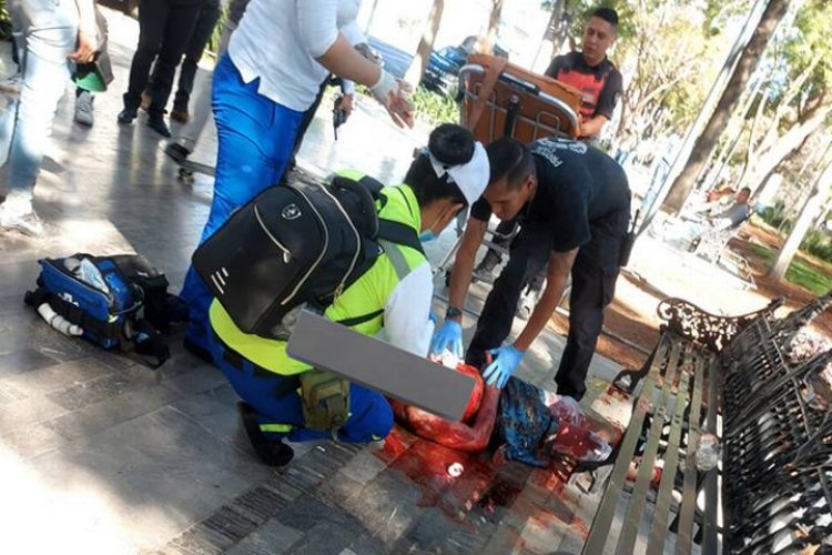 Mujer acuchilla a hombre que intentó robarla en la Alameda Central, CDMX