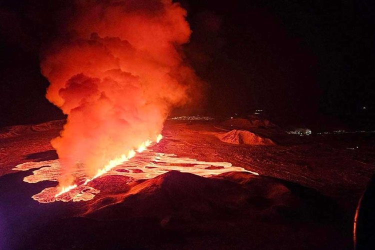 Volcán en Islandia vuelve a entrar en erupción