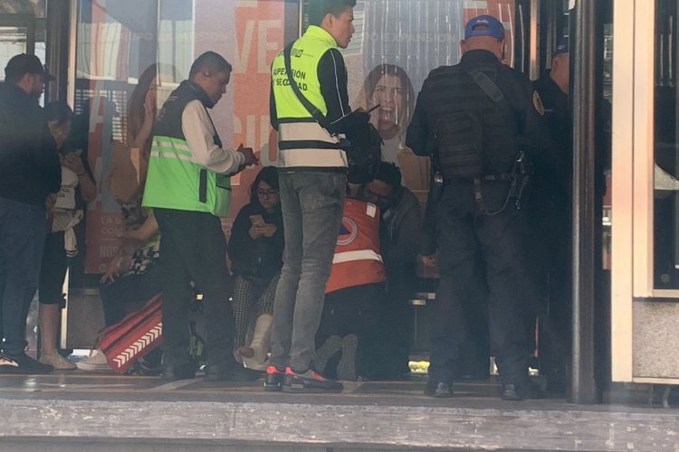 Ciclista provoca accidente en Metrobús de la Línea 2