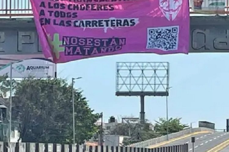 Nos están matando, denuncian integrantes de AMOTAC mediante lonas en el Veracruz