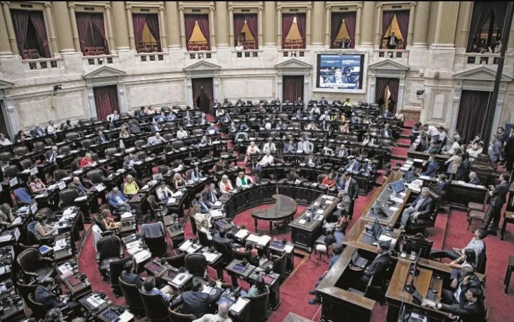 Congreso de Argentina aprueba ‘ley ómnibus’ en lo general