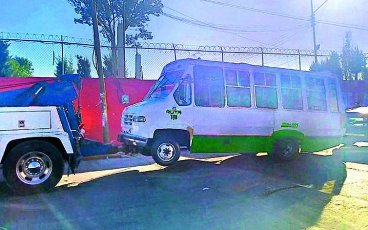 Peatón muere atropellado por microbús en Ecatepec, Edomex