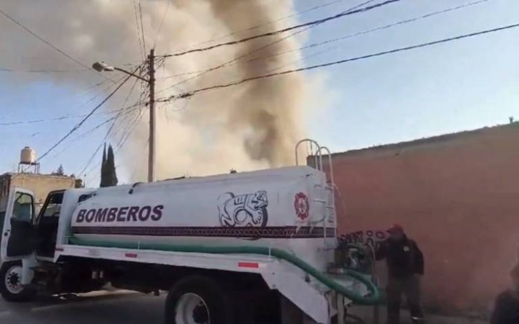 Incendio consume depósito de reciclaje en Chimalhuacán, Edomex