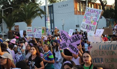 Miles de mujeres marchan en Pachuca