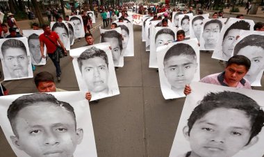 Normalistas organizan mega protesta en Chilpancingo, Gro, para exigir justicia