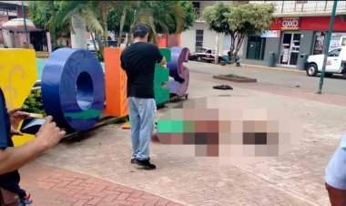 Dejan cuerpos desmembrados frente a palacio municipal de Cazones de Herrera en Veracruz