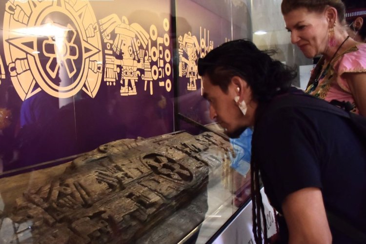Regresan maderos prehispánicos a zona arqueológica de Tlatelolco