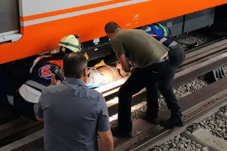 Hombre cae a las vías del Metro San Lázaro y muere arrollado