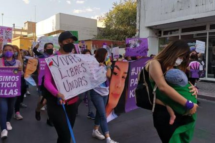 Marchan mujeres en Guanajuato por Día Internacional de la Mujer