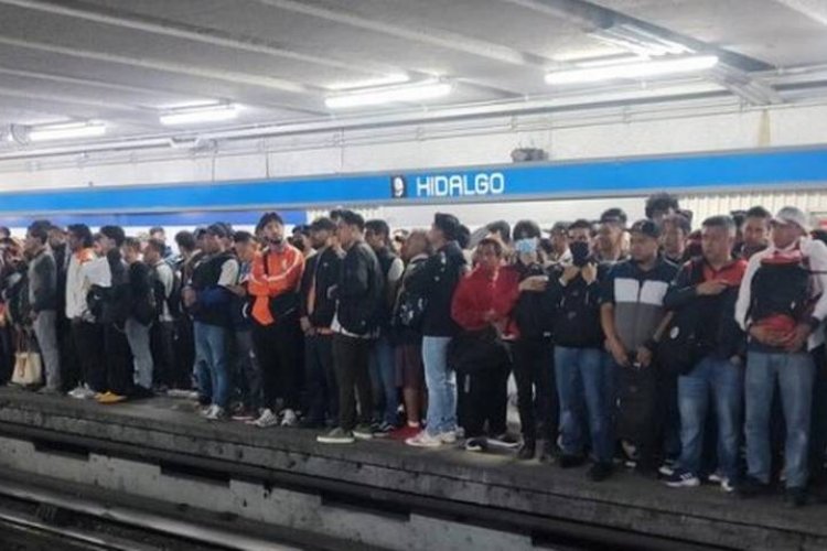 Falla en el Metro de la Línea 2 provoca retrasos y aglomeración de pasajeros