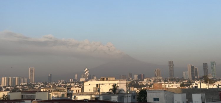 Mala calidad del aire por caída de ceniza en Puebla