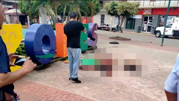 Dejan cuerpos desmembrados frente a palacio municipal de Cazones de Herrera en Veracruz