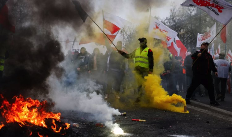 Granjeros en Polonia organizan protestas bloqueando carreteras por todo el país