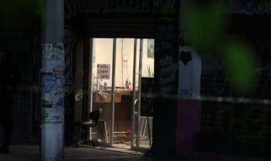 Asesinan a mujer mientras trabajaba en su negocio en Nezahualcóyotl