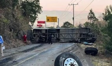 Más de 10 muertos deja fatal accidente automovilístico de peregrinos en el Edomex