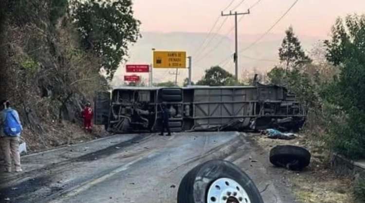 Más de 10 muertos deja fatal accidente automovilístico de peregrinos en el Edomex