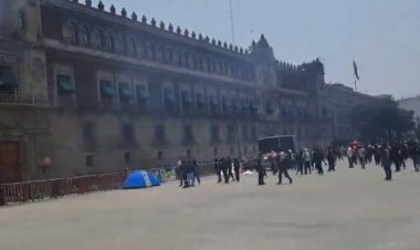 Protesta de normalistas en Palacio nacional deja 26 policías heridos en CDMX