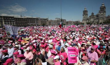 Marea Rosa abarrota Zócalo capitalino; organizaciones invitan a ejercer el voto