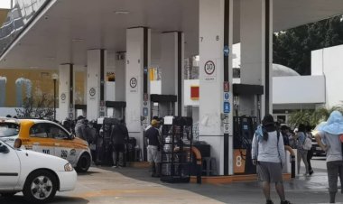 CNTE toma gasolineras y regala combustible en Chiapas