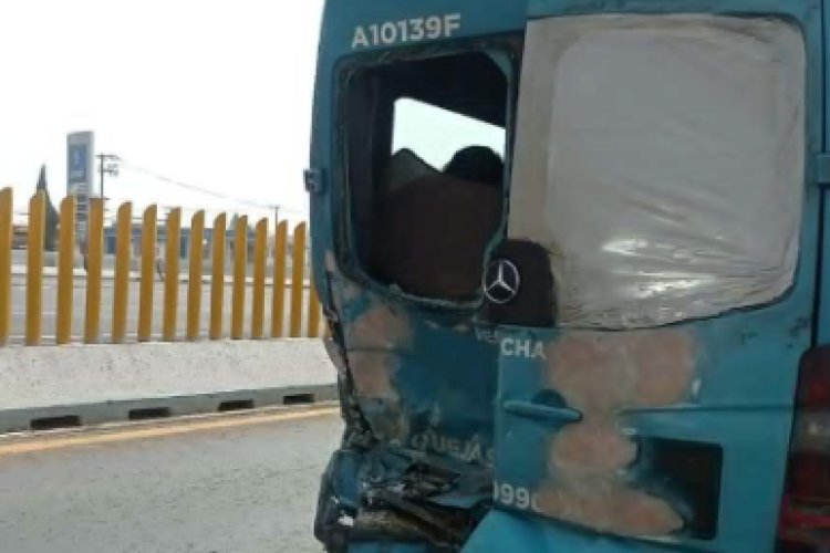 Choque de unidades de transporte público sobre la México-Puebla deja lesionados