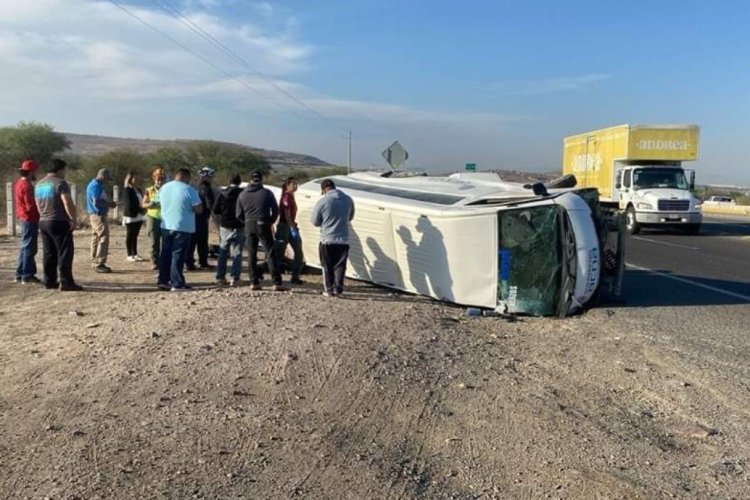 Chofer sale disparado durante accidente en la carretera Sialo-San Felipe en Guanajuato