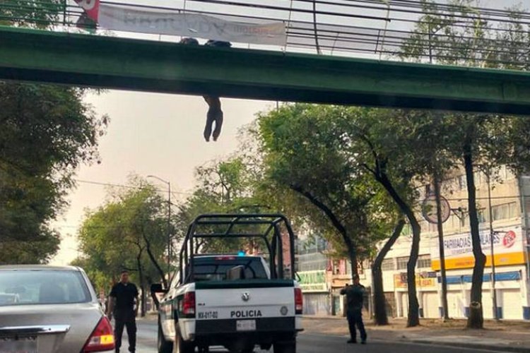 Hombre que intentó suicidarse en la calzada Zaragoza es rescatado por policías de la CDMX